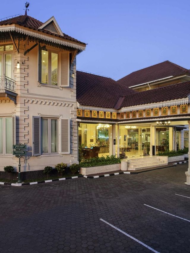 🌟 Yogyakarta's Cultural Gem: Stay at The Phoenix 🏨✨