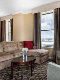 🌟 Indy's Hidden Gem: Omni Severin's Luxe Comforts 🛎️