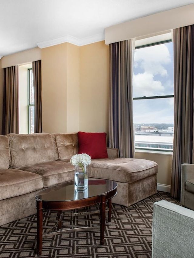 🌟 Indy's Hidden Gem: Omni Severin's Luxe Comforts 🛎️
