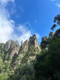 走進一個如詩如畫的地方——三清山。