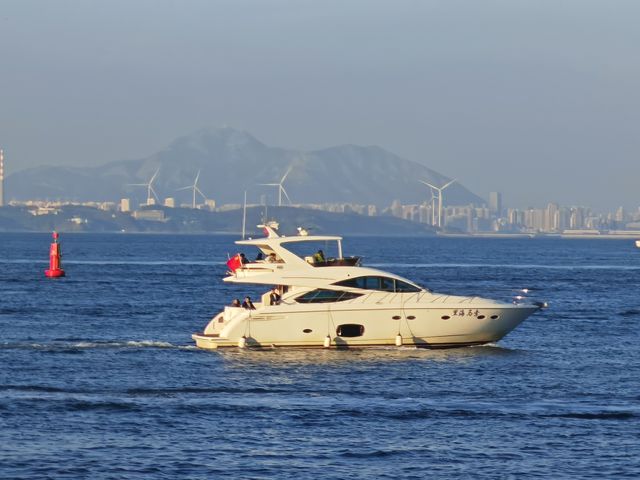 大連東港碼頭：玩海上運動和看海邊夕陽。