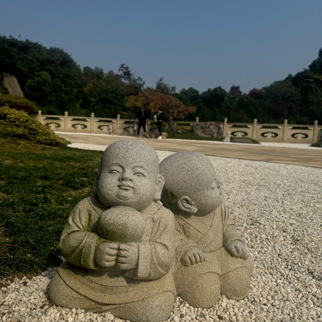 Exploring Niushoushan: Nature, History, and the Stunning Usnisa Palace!