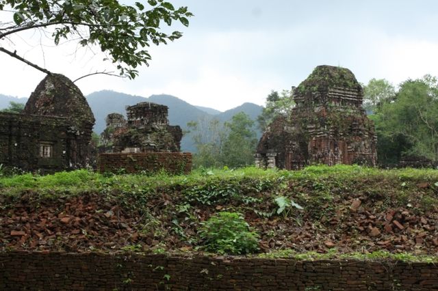 美山遺址。