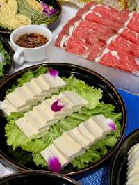 專屬它的浪漫~與黑天鵝作伴，品嚐地道湖畔涮肉！