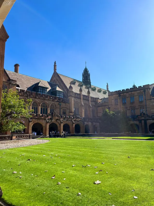 Australia Travel Guide | Classic and Off-the-Beaten-Track Adventures