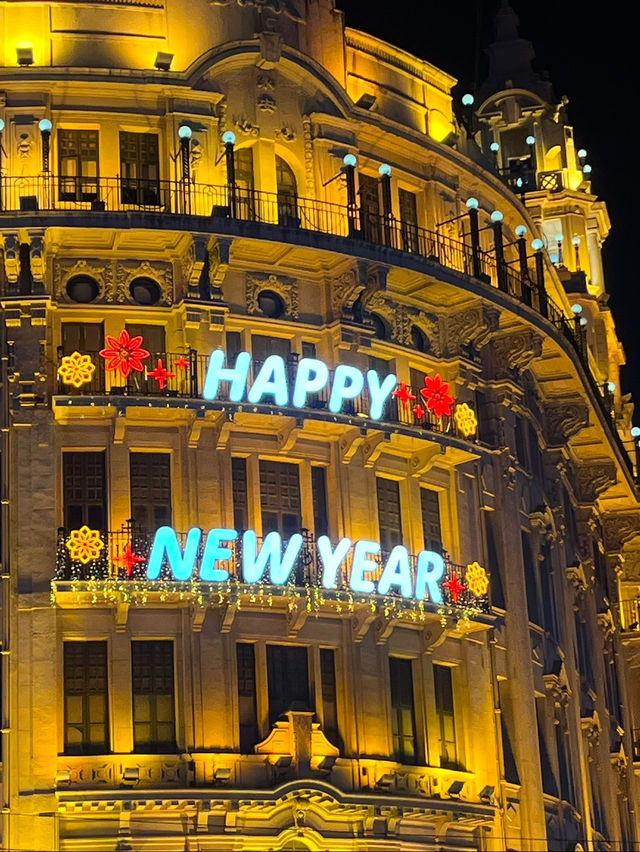 Smelly Snacks, Sweet Bites & Russian Vibes on Nanjing Road! ✨🛍️🍜🍦