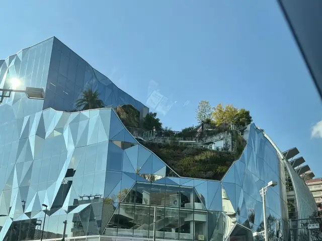 Tokyo Omotesando Must-Visit Shopping Guide｜Stroll Through the Artsy Streets to Discover Fashion and Serenity