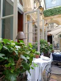 Magical restaurant in Paris