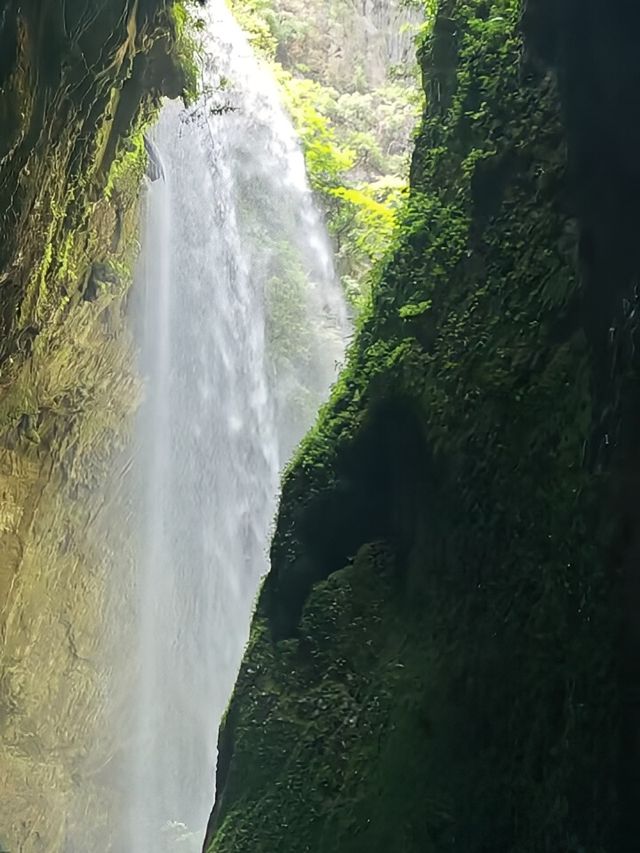 人生建議：一定要帶愛的人去一次龍水峽地縫