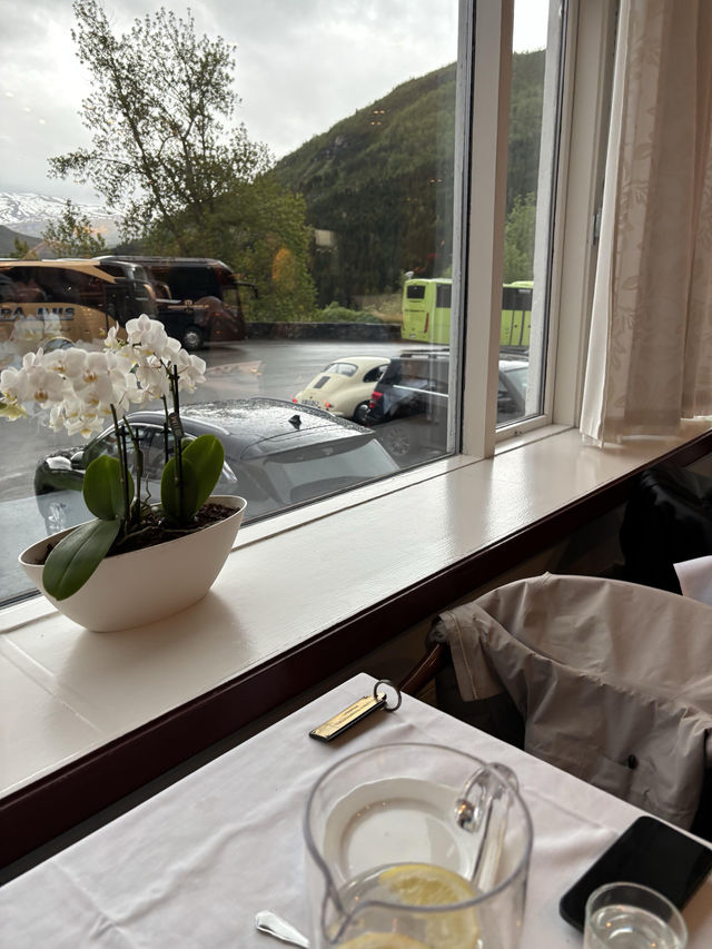 睡在峽谷正中央 挪威stalheim hotel||極具意境和歷史積澱的酒店。1885年建成，Tø