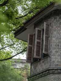 重慶 |  謝柯老師嘅「減法美學」 · 住進新華銀行金庫