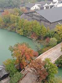 古鎮晨寐，塔上獨醒！