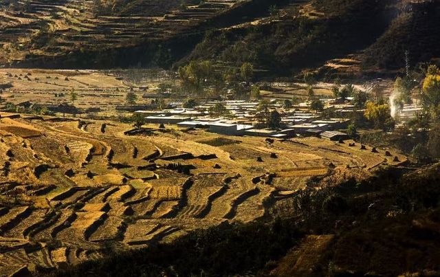 藏在太行山裡的「川西寨子」!600年石頭迷宮村,紅葉+古建 藏在太行山裡的「川西寨子」!600年石頭迷宮村,紅葉+古建