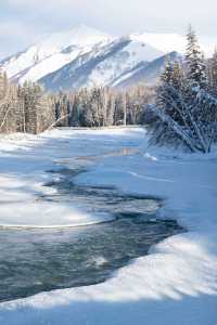 冰雪覆蓋的村落