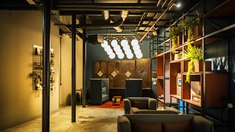 เข้าพักในที่พักที่มีธีมการออกแบบในโรงงานสิ่งทออายุกว่าร้อยปี — traveler post in ดันดี