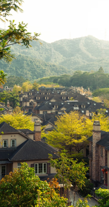 Direct access by subway 🚇
Encounter the oil painting-like Swiss hillside in downtown Shenzhen!
Sloping lawns + European-style clock tower + sea of bougainvillea
A 5km easy hiking route connecting 3 parks
Picnic/camping/kid-friendly/spring photoshoot all covered 👒

📍【One-stop check-in route】
🚇 Exit C1 at Baishilong Station → Baishilong Music Park (1.5h) → Yulong Park (1h) → Yixiu Park (0.5h) → 🚇 Return via Exit B1 at Baishilong Station

📸 Guide to the three parks:
1️⃣ Baishilong Music Park ▫️ Pretend you're in Europe
✔️ Picnic on the sloping lawn (tents/canopies allowed)
✔️ Giant gramophone sculpture + white clock tower building
✔️ Stunning glowing hair photos at sunset
⚠️ On weekends, arrive before 3:00 PM to secure a spot

2️⃣ Yulong Park ▫️ Step into Monet’s garden
✔️ Hundred-meter bougainvillea waterfall (in full bloom March-April)
✔️ Yellow trumpet tree forest + double-deck viewing pavilion
✔️ New Chinese-style moon gate meets European-style arched windows

3️⃣ Yixiu Park ▫️ God's view of the high-speed rail
✔️ Hilltop pavilion overlooking the North Station high-speed trains
✔️ Telephoto lens shots of subway and flower sea together
✔️ Hydrangea path (expected to open late April)

📝 Travel tips:
🚗 Drive and navigate to "Baishilong Music Park Parking Lot"
🍱 Bring your own snacks; few dining options nearby
👟 Wear comfortable sports shoes; some steps are steep
📷 Light-colored/French-style outfits photograph best

By the way, let me recommend the hotel we stayed at this time: Shenzhen Ruiya Serviced Apartment Hotel. Want to find a "home away from home" in the bustling heart of Futian, Shenzhen that combines convenience, comfort, and quality? Ruiya Serviced Apartment Hotel is the answer. Located in the core of Futian, it’s not only an efficient choice for business trips but also a serene spot for urban living. Steps away from subway hubs and bustling shopping areas, it makes switching between efficient commuting and exciting life easy. Returning means entering a quiet space with minimalist modern design, fully equipped kitchen, and quality furnishings, making business or short stays comfortable and warm. At Ruiya, redefine your Futian journey—not just a stay, but an immersion and enjoyment.