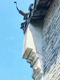 唐代楊氏家族在此修建的橋樑，連接南北，成為古鎮的象徵