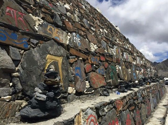 穆日瑪尼石經牆 穆日瑪尼石經牆