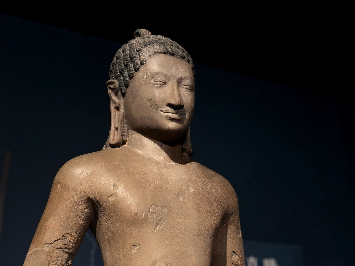 Early summer encounter with the smile of the ancient Khmer kingdom