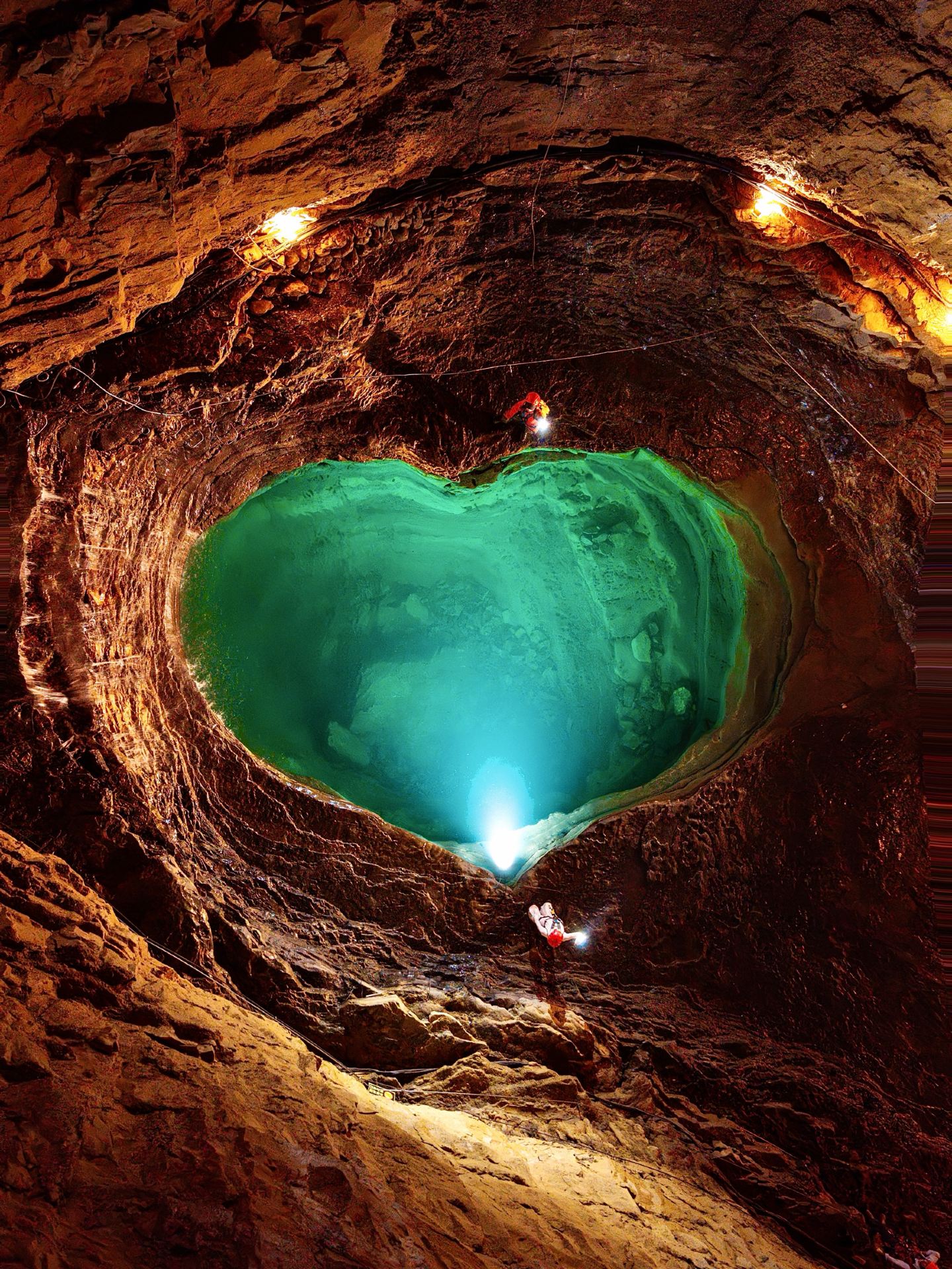 Follow Wang Yibo! Venture into the Earth's Core World of The Lost Tomb in Guizhou! 