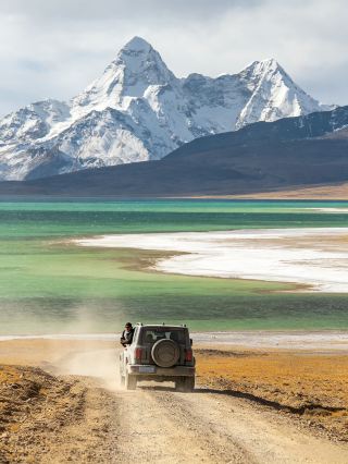 "Shoumo Lake" is hidden in the heart of the Changtang Plateau, a blue-green more healing than the ocean.
