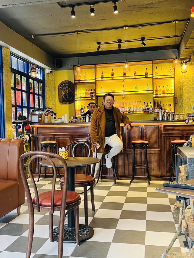 Saparis Eatery & Cocktail Bar