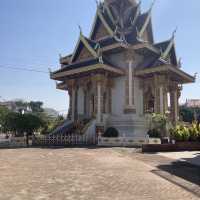 街中歩いてると突然現れる寺院っぽい柱！？Vientiane City Pillar (Hor Lak Muang)