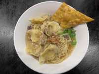 ร้านราดหน้าหมูนุ่ม ที่ไม่ได้มีเมนูเด็ดแค่ราดหน้า