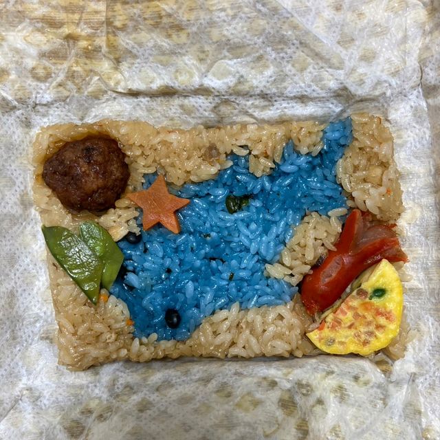 ジンベイザメ弁当が美味しい！　２階オフィシャルミュージアムショップ