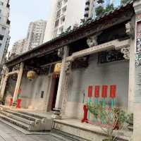 可以去添香油或者占卜祈福