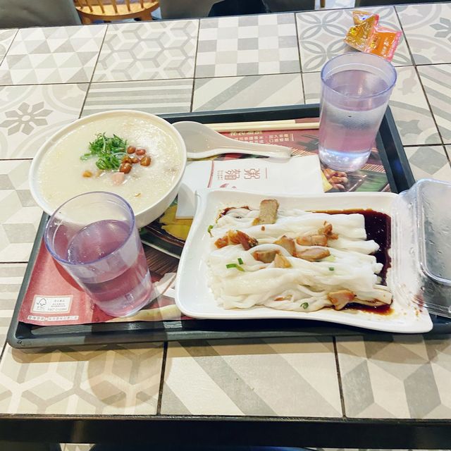 花生醬叉燒腸加生滾雞肉腸粥， 正！