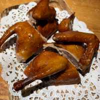 肉嫩！鮮甜！多汁！必吃紅燒乳鴿 ～ 金光鴿王
