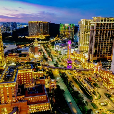 Paris Las Vegas Pool: Quiet Paradise With Eiffel Tower Views