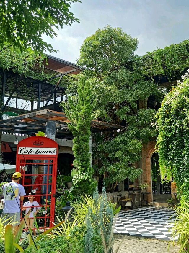 Cafe Laura @มวกเหล็ก