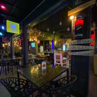 จะนั่งชิวดูบอลก็แวะมาได้ @Little Monkeys Club 