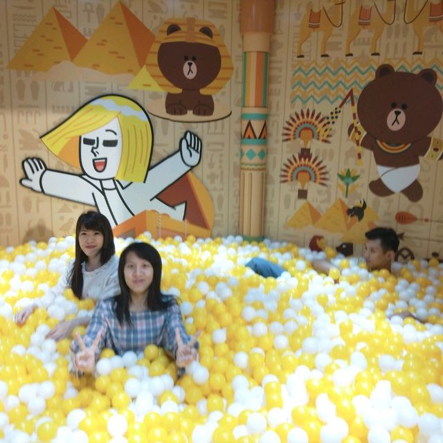 大人小孩都喜歡的歡樂line friends展😊