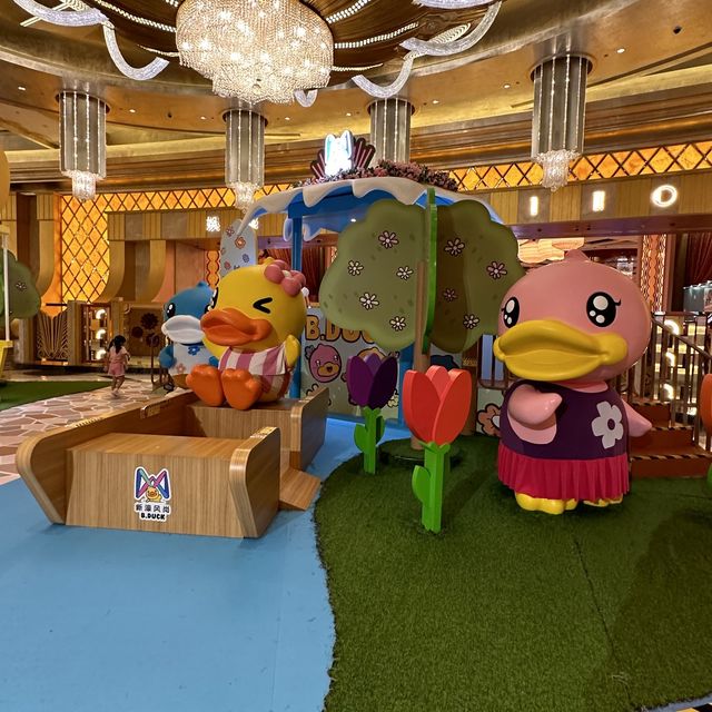 澳門新濠影滙限定Bduck免費波波池