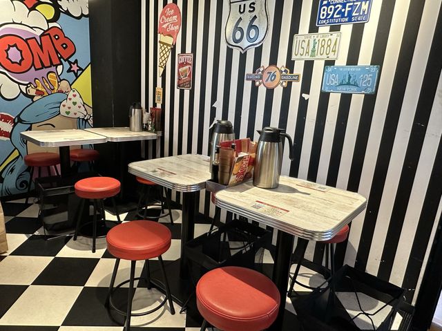 東京・新橋。ランチ限定。ライスの量200g〜500gまで同一料金『男のオムライス EGG BOMB 新橋店』