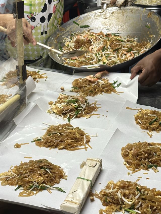 ล้านผัดไทยเจ๊แมว 🍤🍜