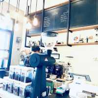 【インドネシア】コーヒーオンリーの”The Oak Tree Surabaya“