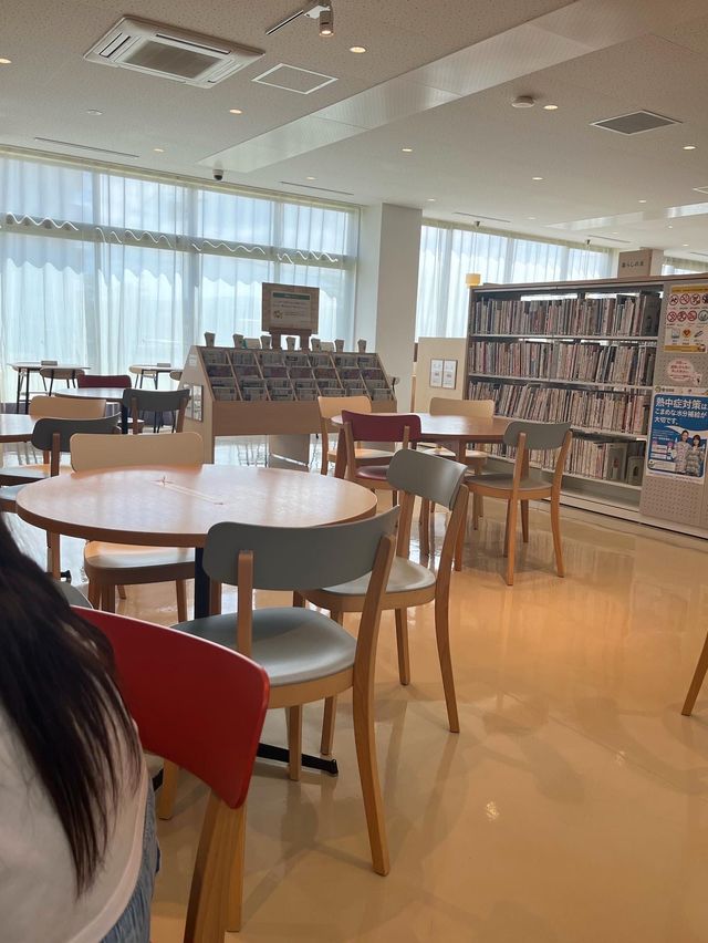 【福岡カフェ】図書館の中にあるパン屋さん🍞