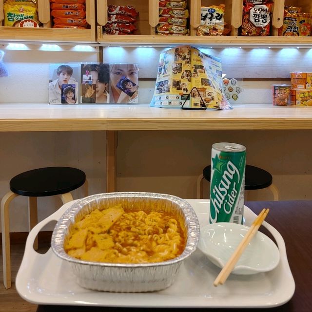 大阪コリアタウンでここだけ！自動調理器で熱々の韓国インスタントラーメン