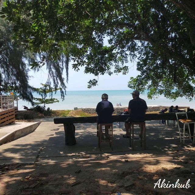 คาเฟ่ริมทะเล สัตหีบ