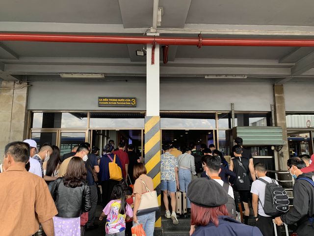 ベトナム　ノイバイ国際空港からタンソンニャット国際空港へ　Pacificairlineでフライト！