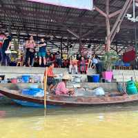 DAMNOEN SADUAK FLOATING MARKET