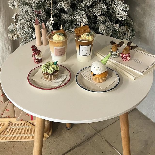 聖誕氛圍濃厚的nuibox cafe，推薦大家去！