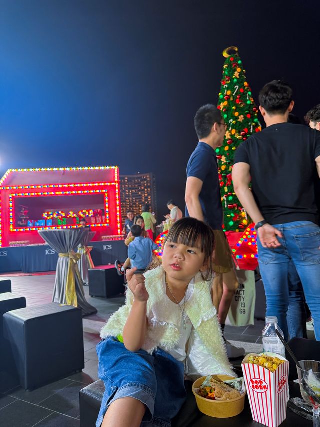 โมเม้นต์ Countdown 2024 at ICONSIAM
