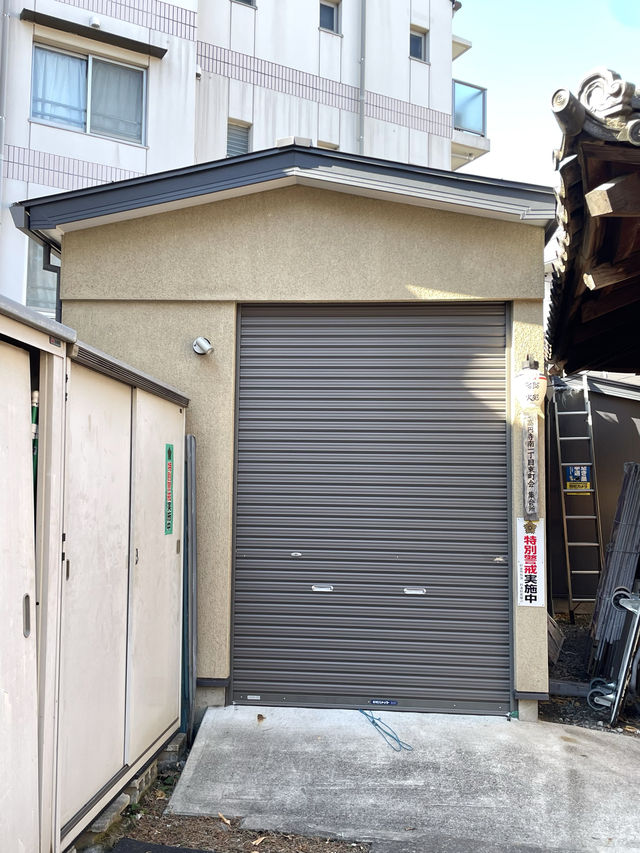 【田中稲荷神社/東京都】尻尾の太く可愛いらしい狐像がお出迎え