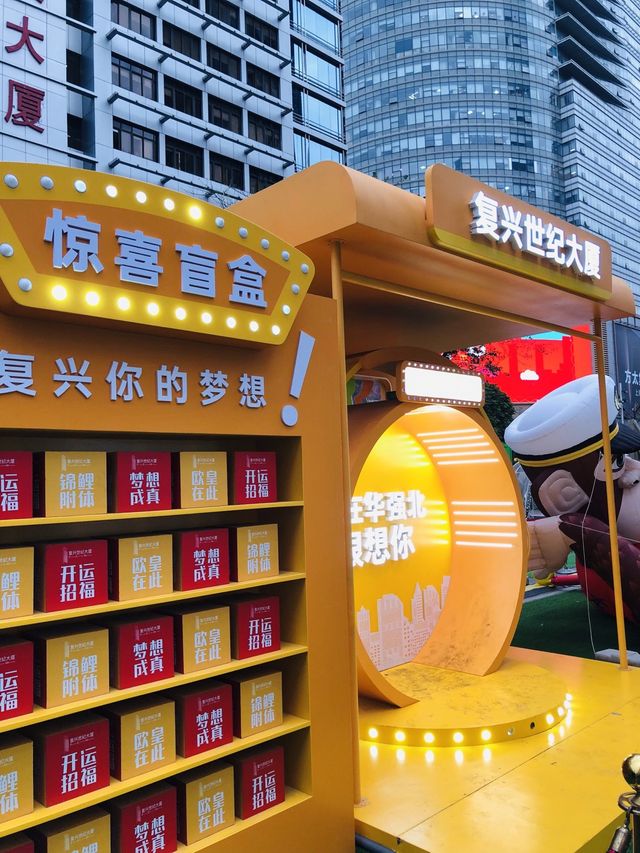 華強北站夜市：角色特色小食，繁華熱鬧