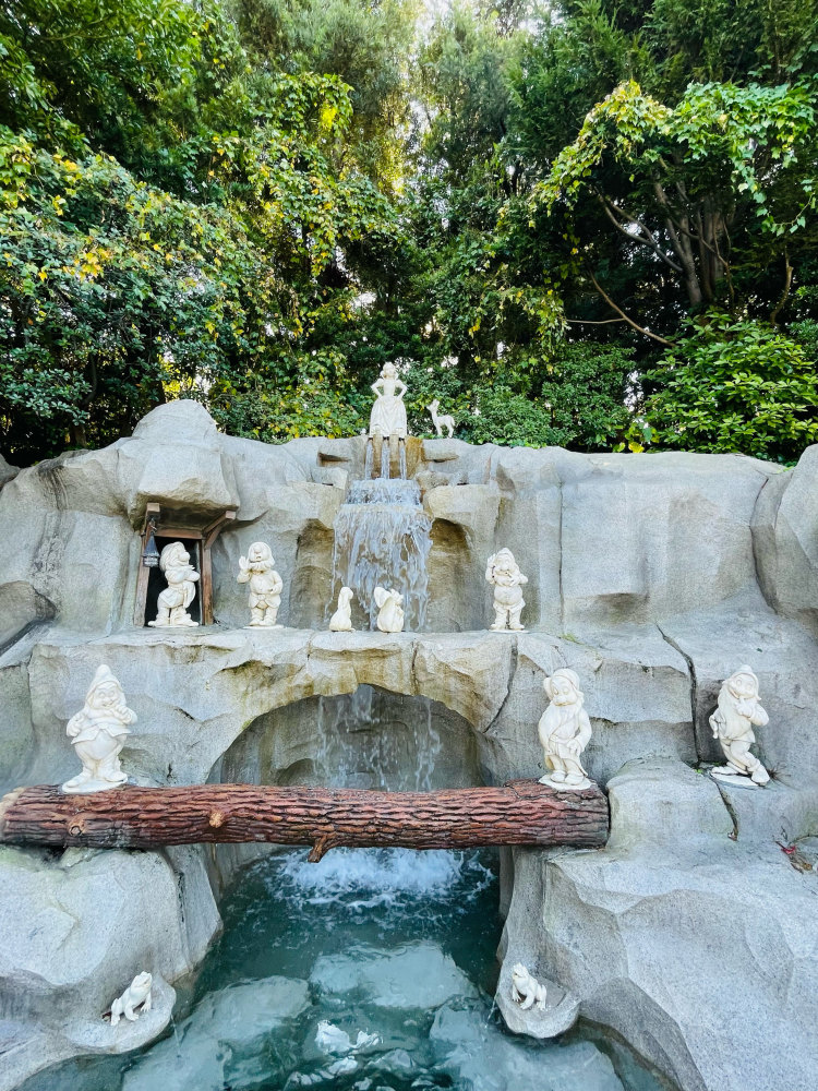 千葉県】白雪姫の願いの井戸 | Trip.com 浦安